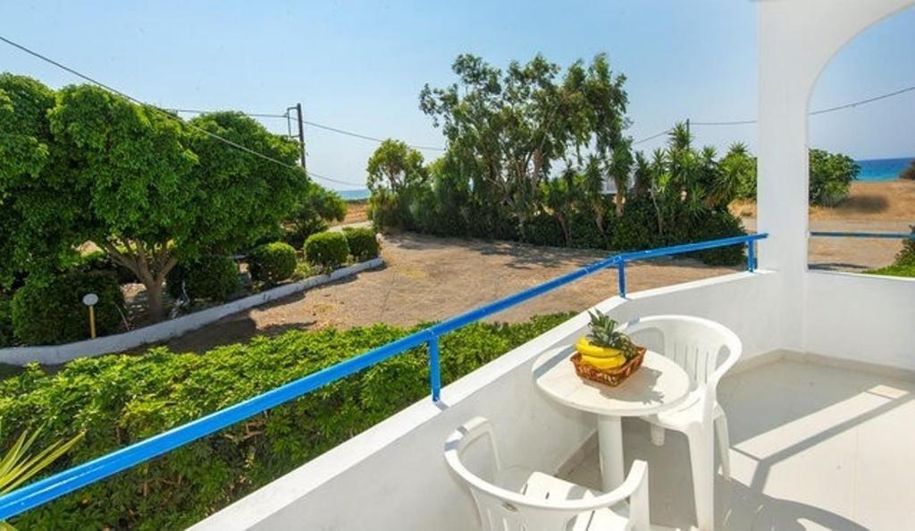 Evi Apartments And Studios Теологос Номер фото