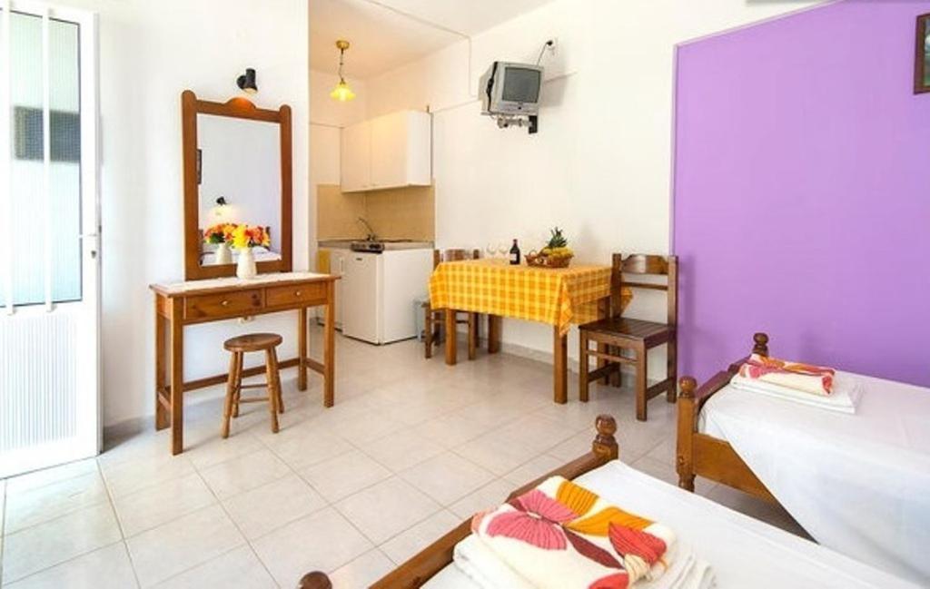 Evi Apartments And Studios Теологос Номер фото